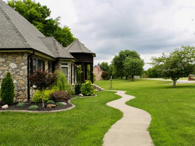 124 Poplar Dr