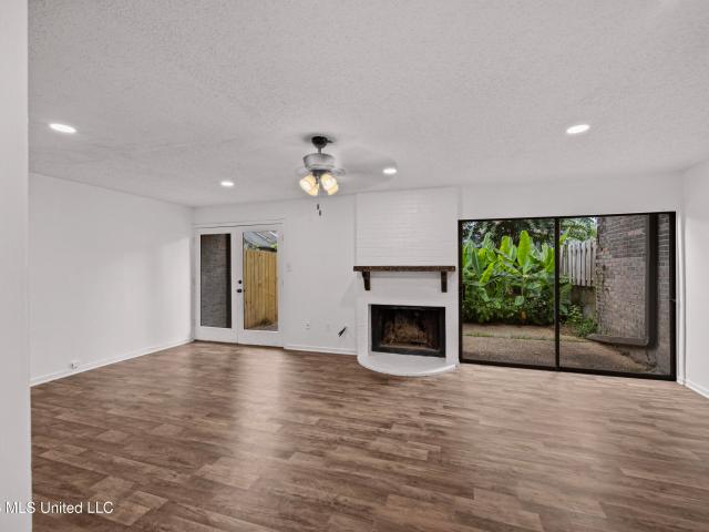 1255 E County Line Road