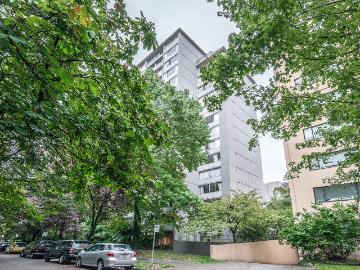 Greater Vancouver - Balcony, Swimming pool