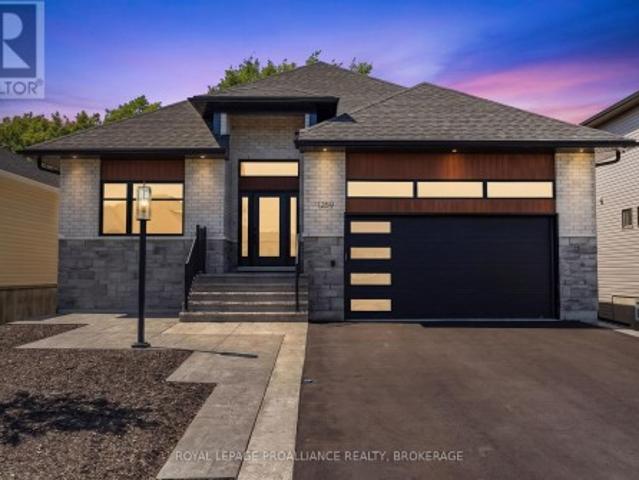 1259 Carfa Crescent, Kingston City Northwest, ON, K7P 0M7 Luxury House for sale | Listing ID X13732 | Royal LePage Carriage Trade Luxury Properties