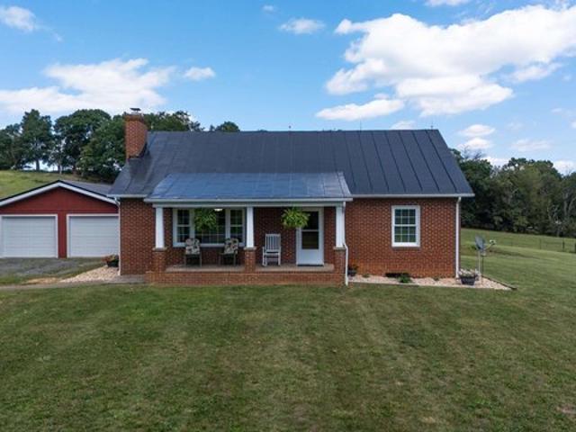 1259 Howardsville Rd, Staunton, VA 24401