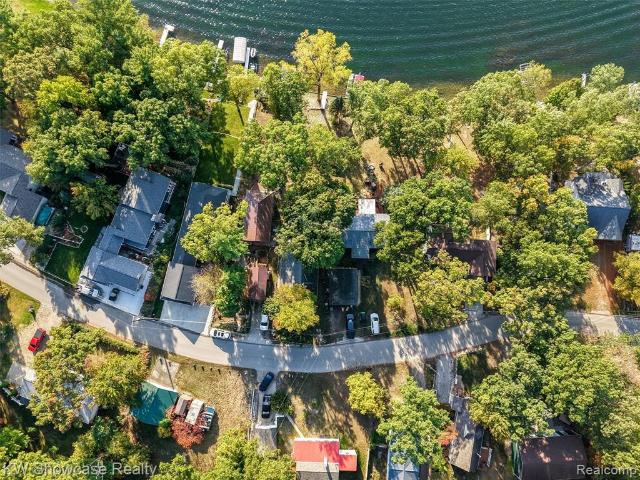 1259 Lakeshore Drive