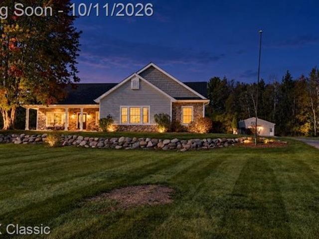 12503 Ridgecrest Ln, Brighton Township, MI 48380