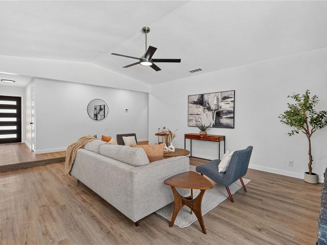 12505 Parkland Dr
