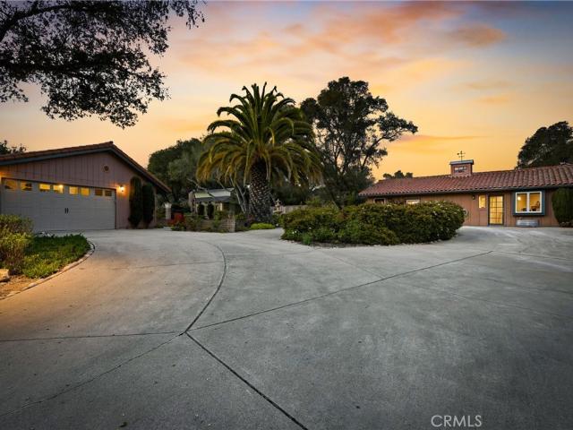 1251 Mesa Oaks