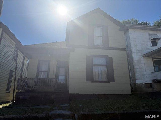 1251 Lyon St, Hannibal, MO 63401