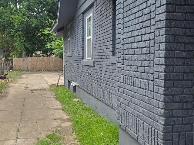 1251 lamar ave