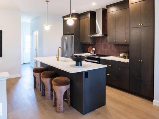 1253 Avenue Sw, Edmonton, AB, T6W 5Z8 house for sale | Listing ID E4505 | Royal LePage