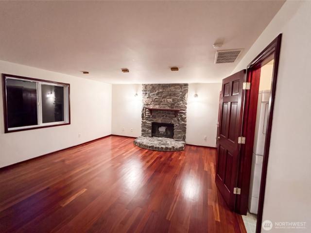 1253 st Place NE