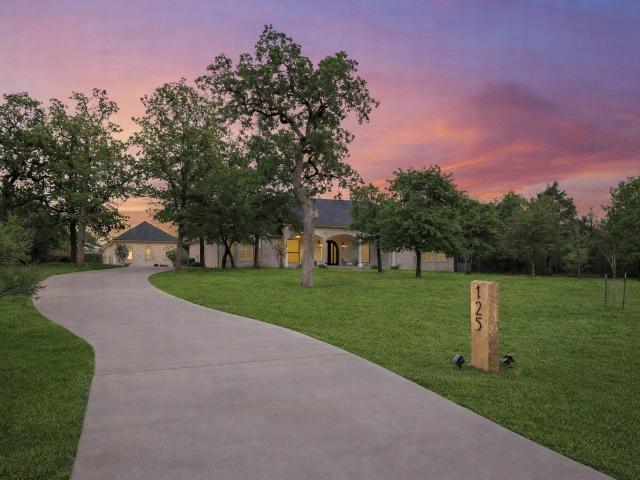 125 Carriage Ct