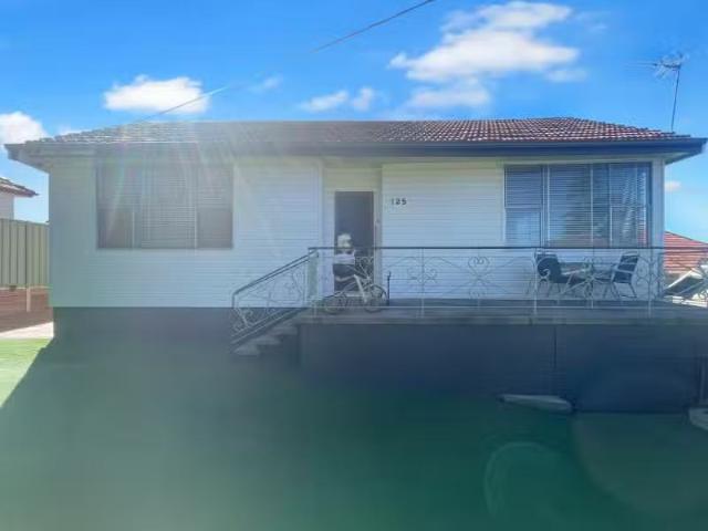 125 Christo Road, Waratah House for rent Listed by Mark Spenc.