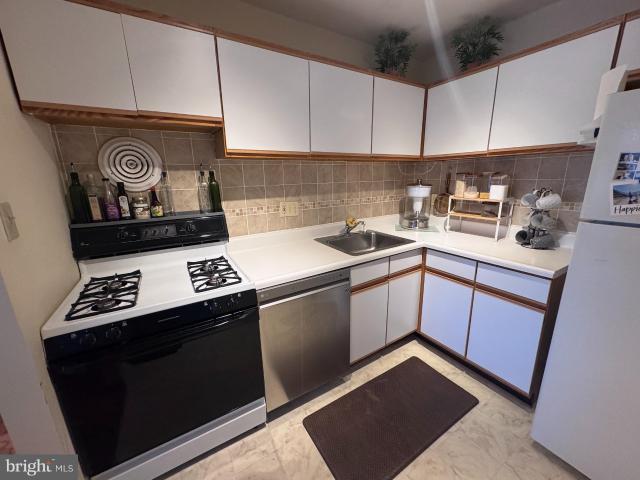 125 Clubhouse Dr SW, Unit 8, Leesburg, VA 20175 | MLS #VALO2119
