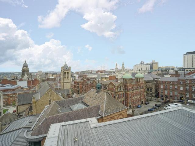 125 Albion Street, Leeds, West. 2 bed apartment to rent £1,850 pcm £427 pw