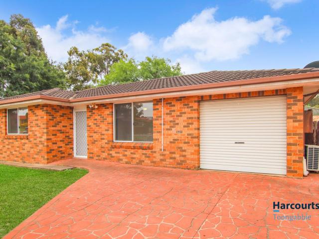 125 Armitage Drive, GLENDENNING, NSW 2761