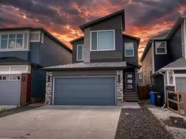 125 Belmont Villas Sw, Calgary, AB, T2X 4N5 house for sale.