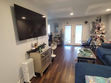 125 Governors Drive