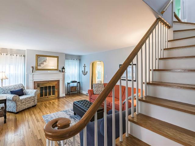 125 E 37TH Street