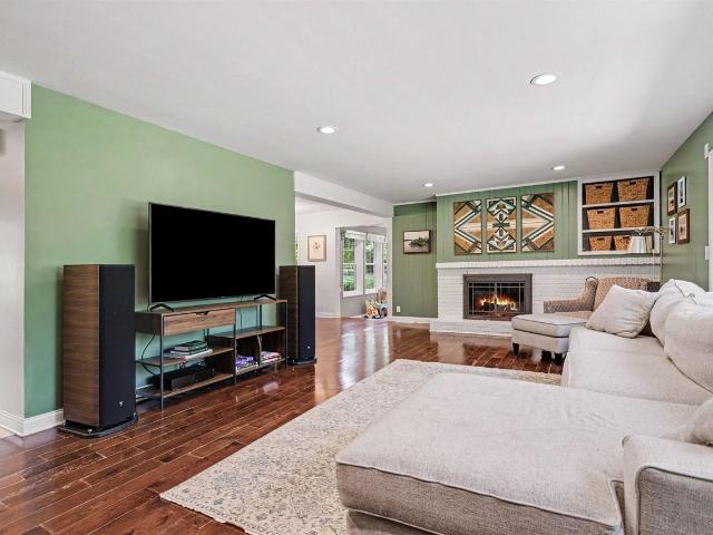125 E Hamilton Lane