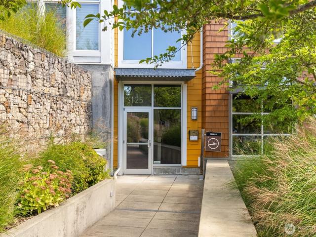 125 Ferncliff Avenue NE # E242