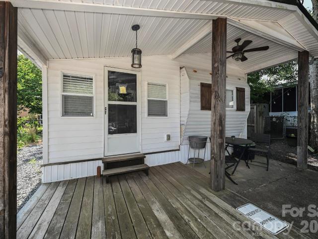 125 Hollywood Trail