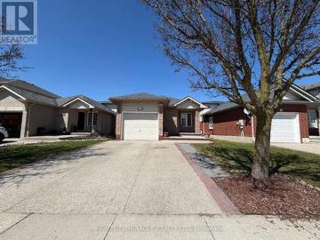 Cambridge, Waterloo, Ontario - Garden, Deck