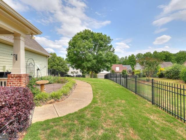 125 Hawthorn Way