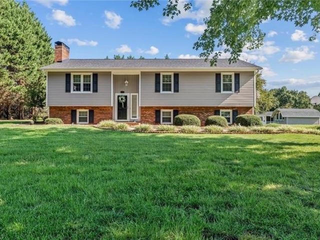 125 Hartley Ln, Pilot Mountain, NC 27041