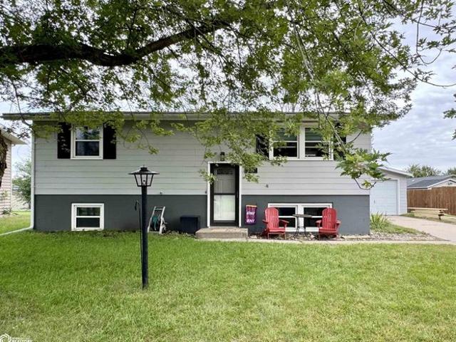 125 Hillhaven Dr, Forest City, IA 50436