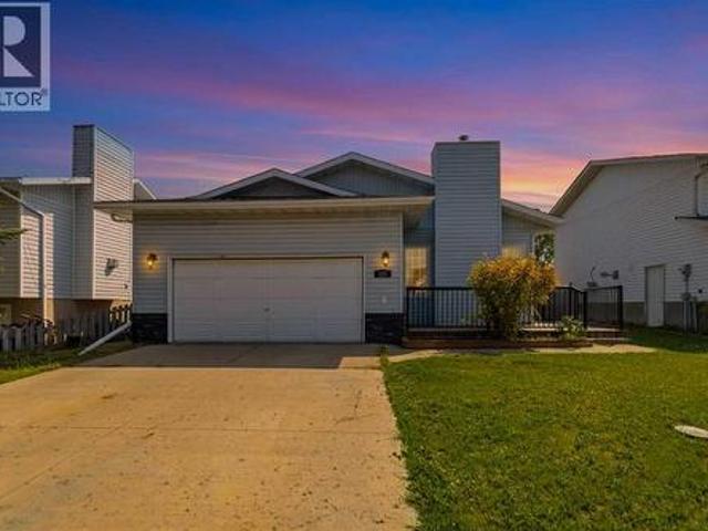 125 Oaks Crescent, Fort Mcmurray, AB, T9K 1M4 house for sale | Listing ID A2330 | Royal LePage