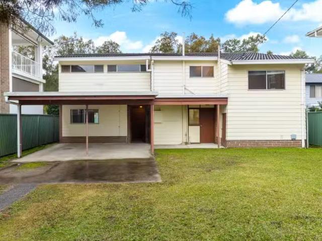125 Lakedge Ave, Berkeley Vale House for rent Listed by Lynne.
