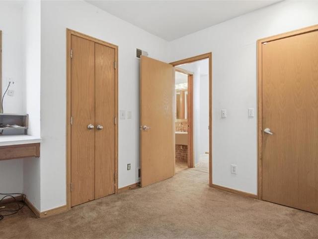 125 Lakeshore Dr S, Lake Quivira, KS 66217 | MLS #2605