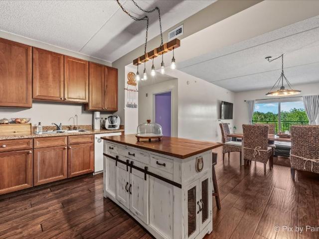 125 Lakeview Drive # 403