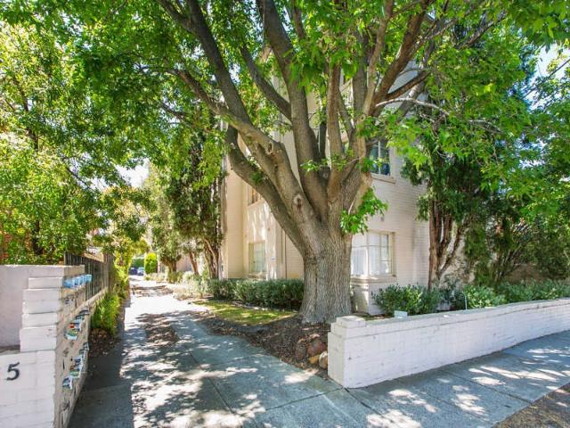 12/5 Lansdowne Road, St Kilda East