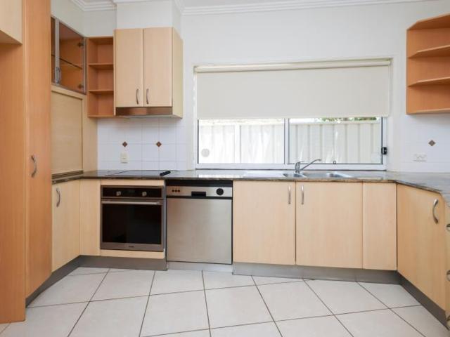 1/25 Montgomery AvenueMain Beach QLD 4217, Australia