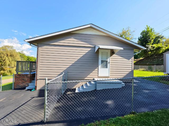125 Northeast Riddle Street