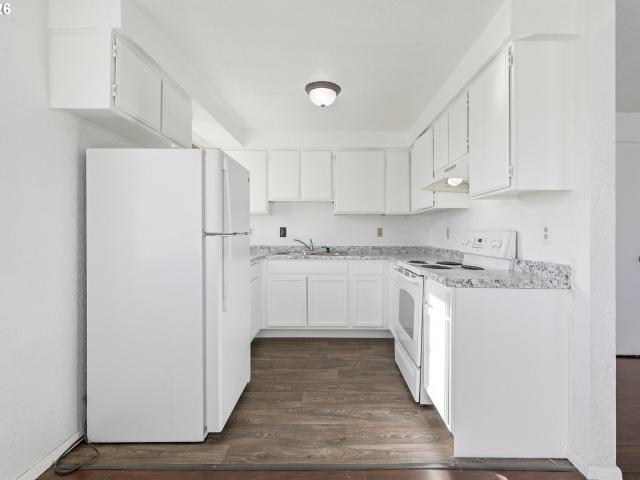 125 NE 8TH ST