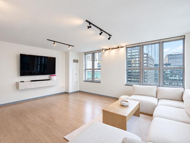 125 S Jefferson Street # 2407