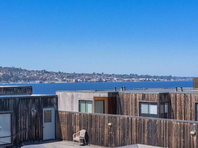 125 Surf Way 438