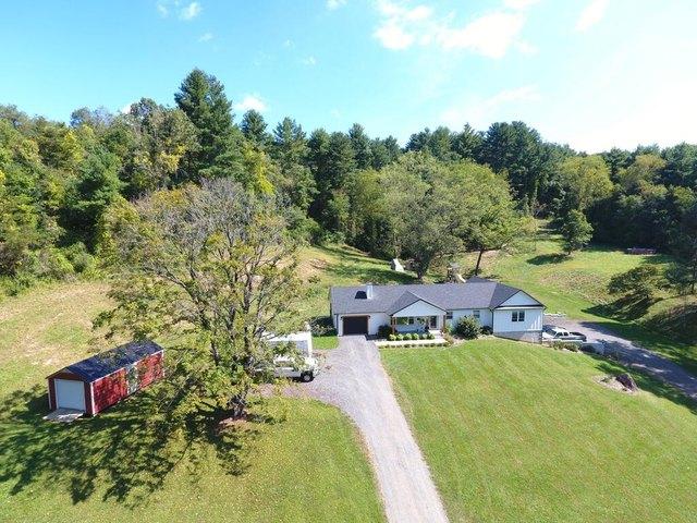 125 Powhatan Pl, Hillsville, VA 24343