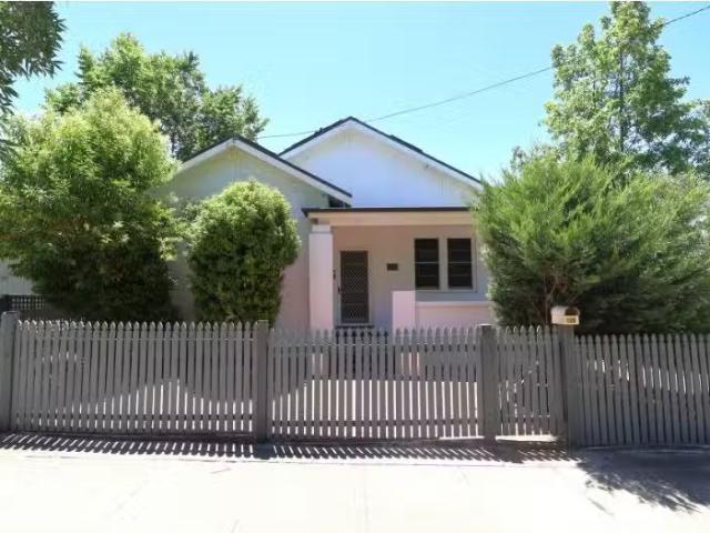 125 Peel Street, Bathurst House for rent Listed by Mcgrath Ba.