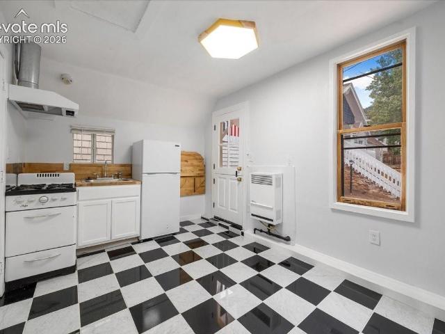 125 Ruxton Avenue # R
