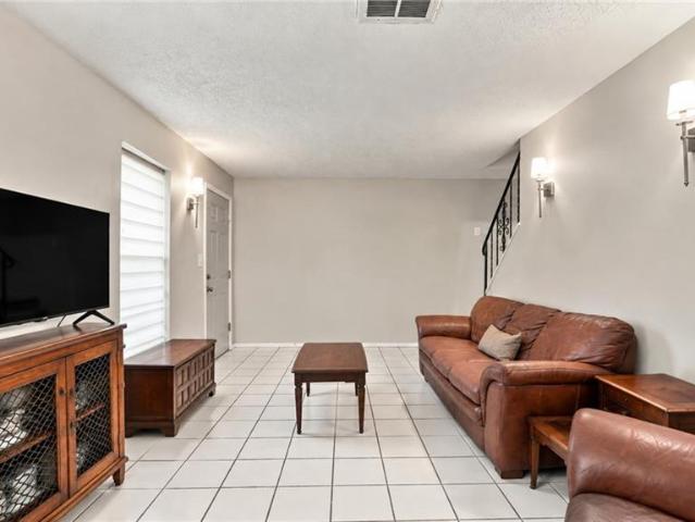 125 W Tamarack Avenue