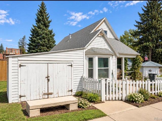 125 W Masonic Avenue