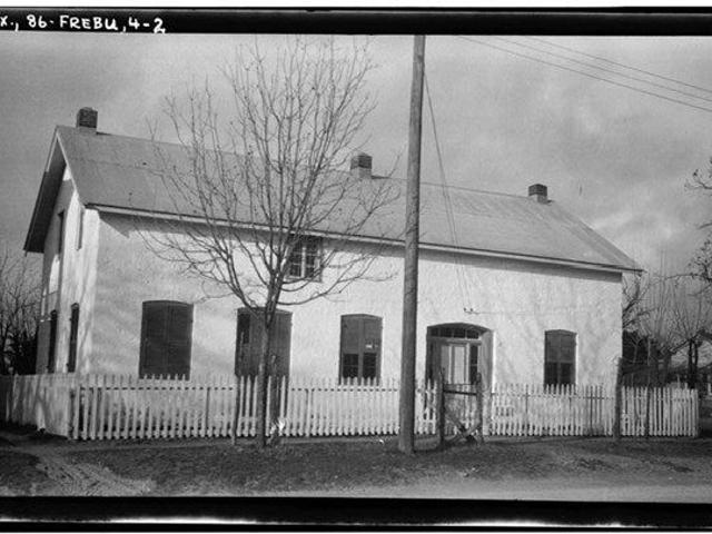 125 W San Antonio St, Fredericksburg, TX