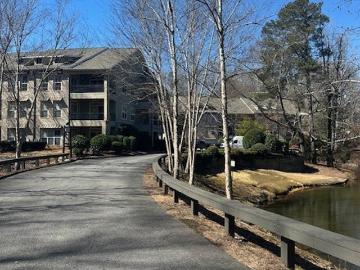 125 Wood Lake Dr, Unit 201, Athens, GA 30606 | MLS #10736