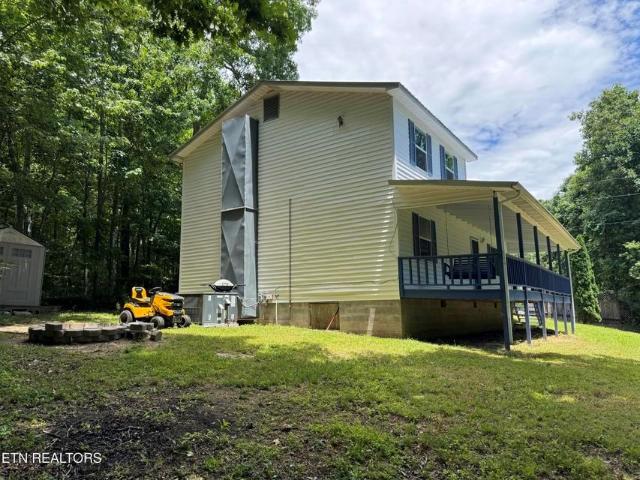 125 Walnut Ln