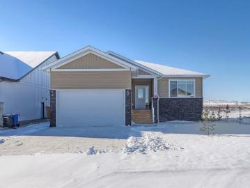 Nanton, Alberta - Deck, Parking, Cellar