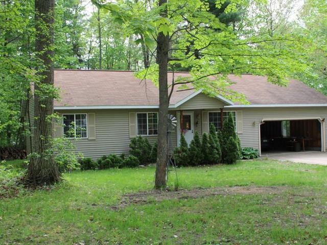 125 Whitebirch Dr, Houghton Lake, MI 48629