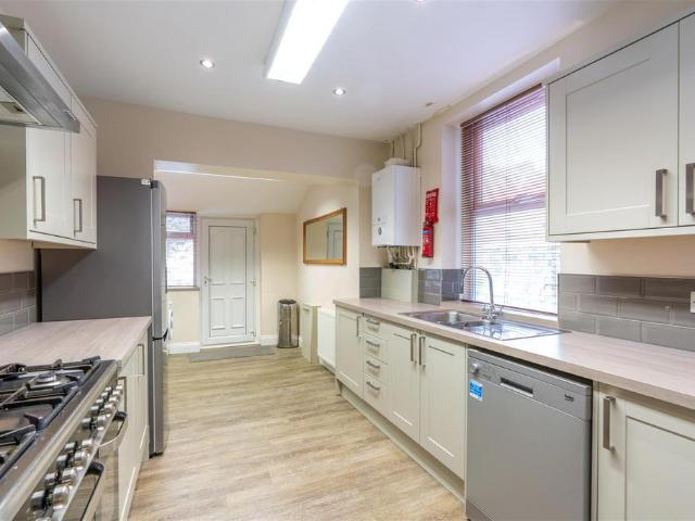 £125pppw Roxburgh Place, Heaton, NE6 6 bed terraced house to rent £3,250 pcm £750 pw