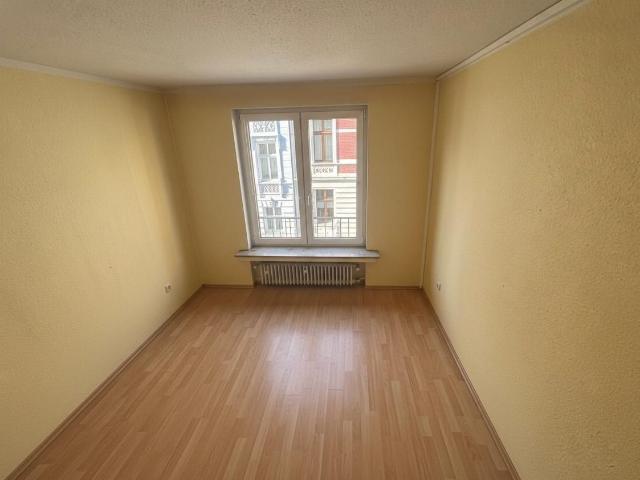 125sqm 4 BR 2 Bath with Balcony to south side in Elberfeld 10 min from Wuppertal Hbf Essen Amsterdam Apartments for Rent